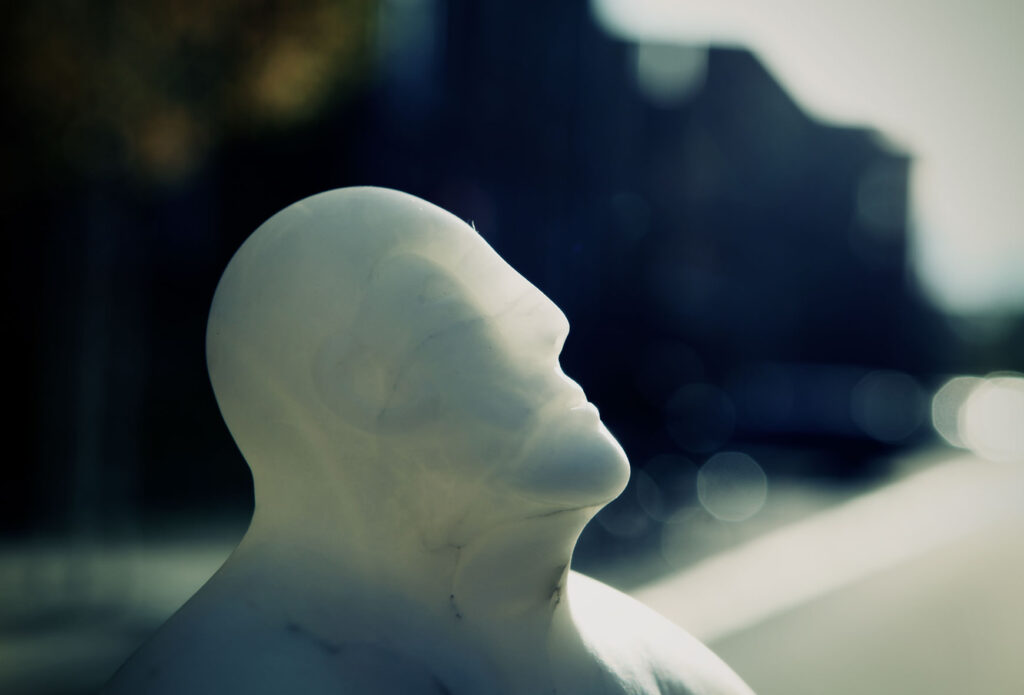 Hubris of man - defiance of the gods. Alabaster. Künstlerin: Ulrike Ziegler @ Foto: Ivan Sainz-Pardo img_8219